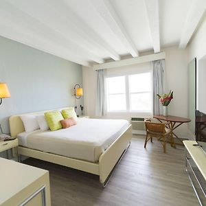 Zimmer mit Kingsize-Bett